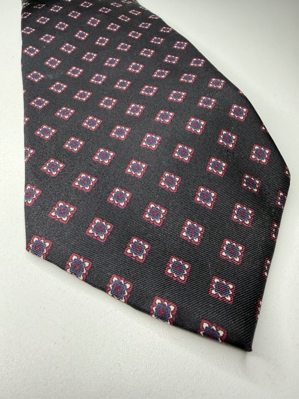 Vintage Silk Stafford Black Red Square Geometric Mens Tie 59" L x 4" W
